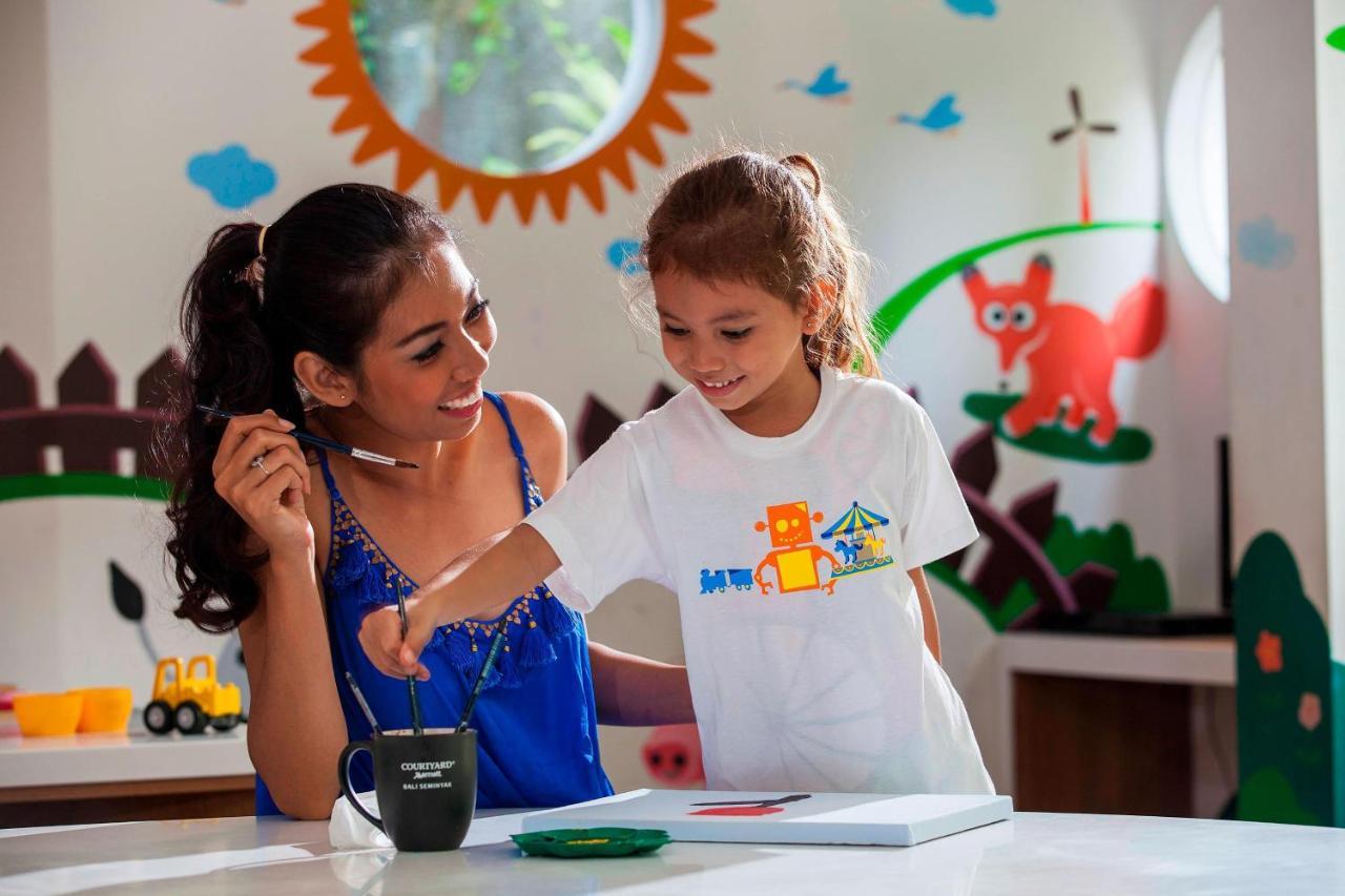Courtyard By Marriott Bali Seminyak Resort Экстерьер фото A child and her mother at the Legoland Discovery Centre in Bangkok, Thailand