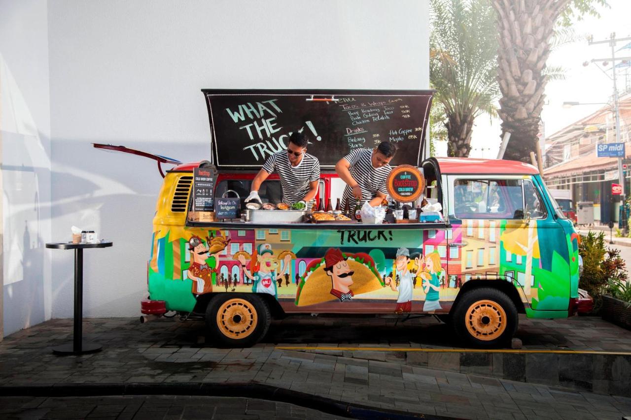 Courtyard By Marriott Bali Seminyak Resort Экстерьер фото A food truck in Bangkok, Thailand
