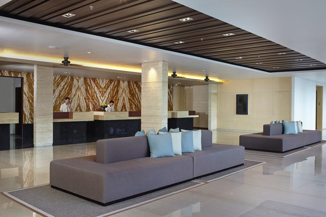 Courtyard By Marriott Bali Seminyak Resort Экстерьер фото The lobby of the hotel