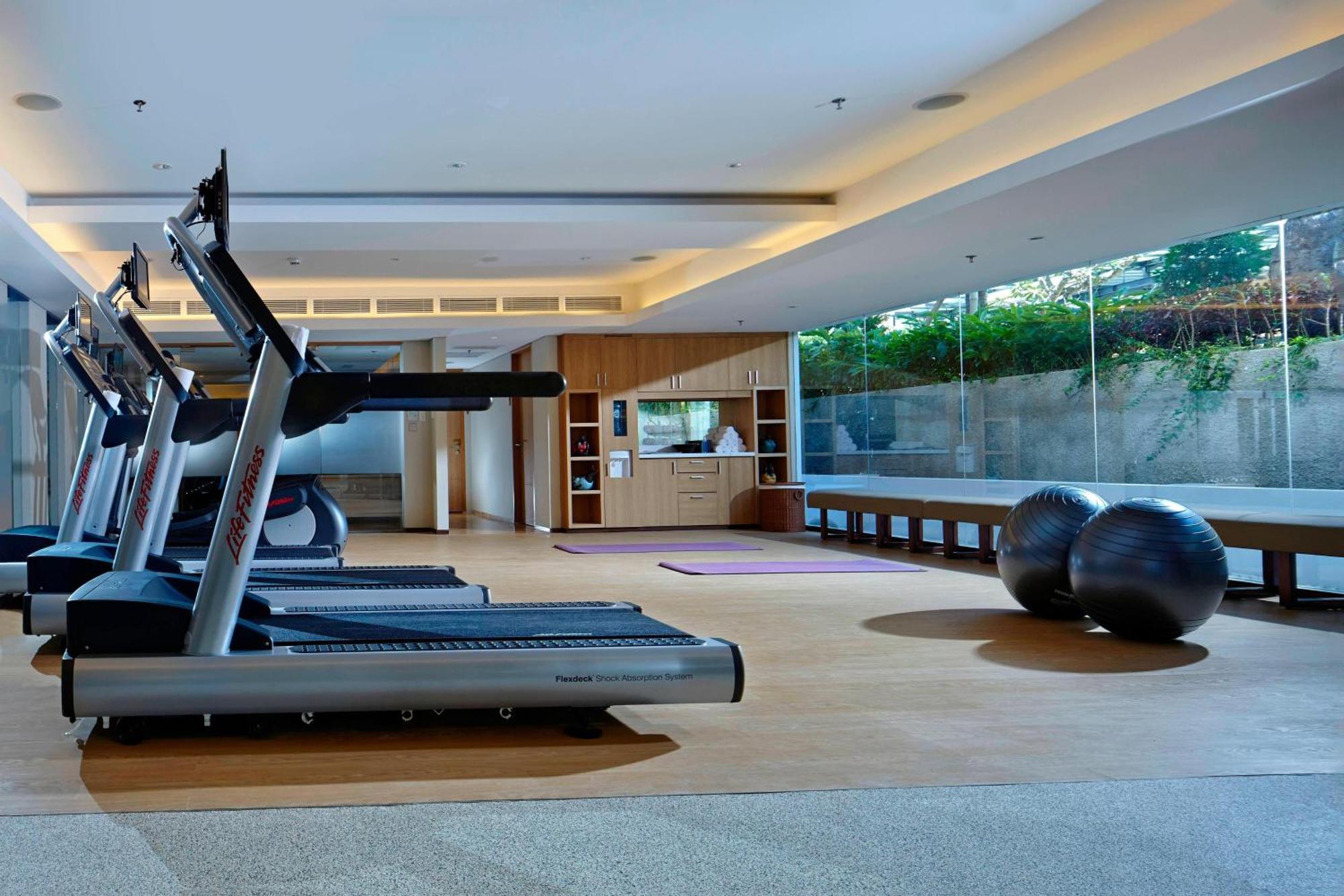 Courtyard By Marriott Bali Seminyak Resort Экстерьер фото The gym at the hotel
