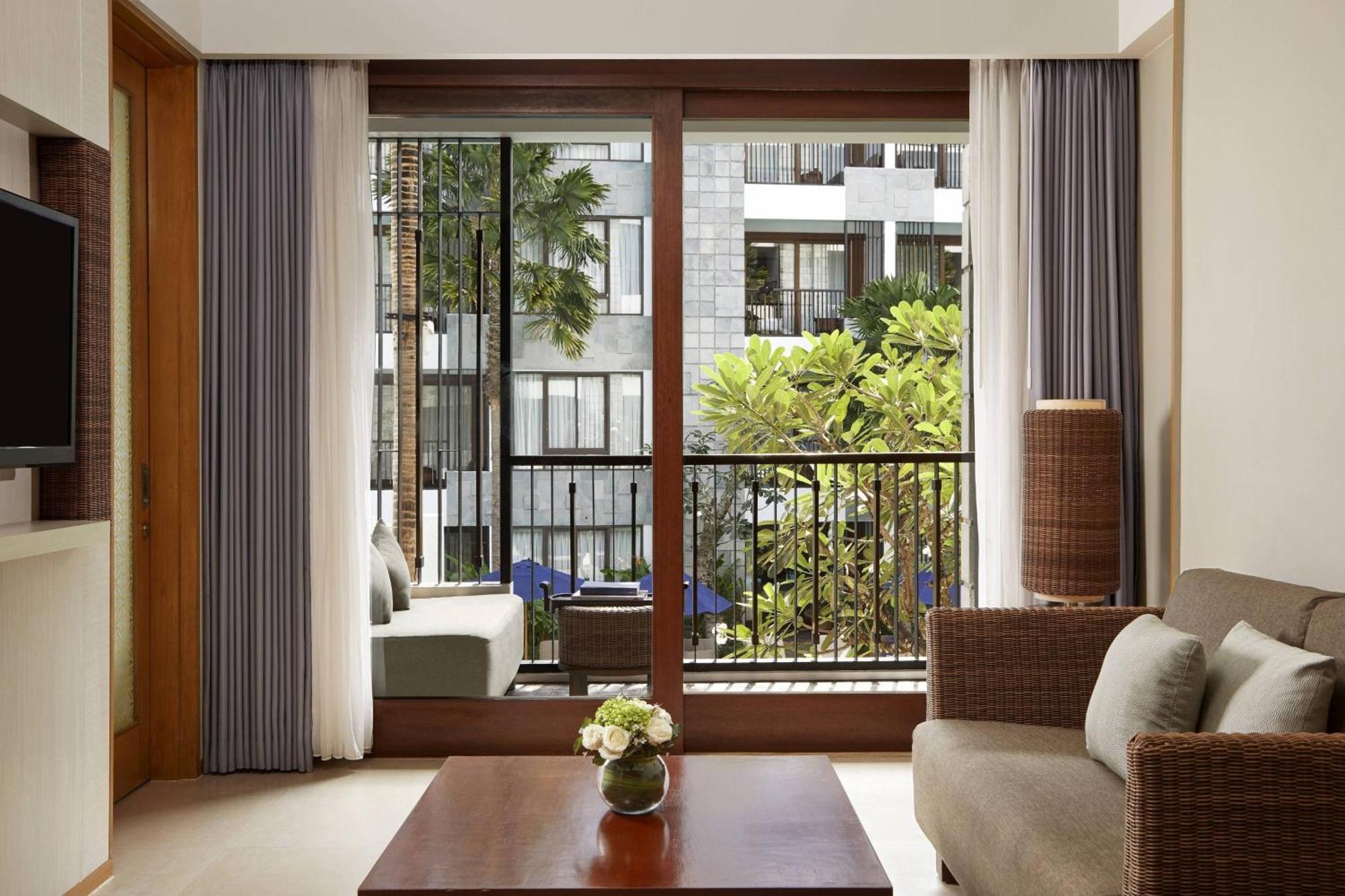 Courtyard By Marriott Bali Seminyak Resort Экстерьер фото A living room at the hotel