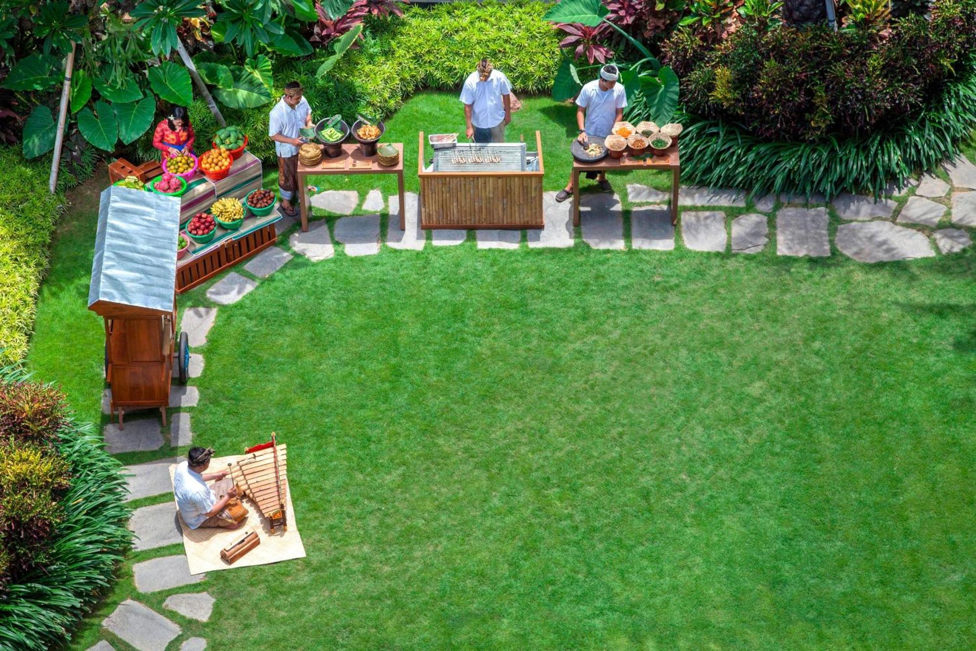 Courtyard By Marriott Bali Seminyak Resort Экстерьер фото The Garden Grill