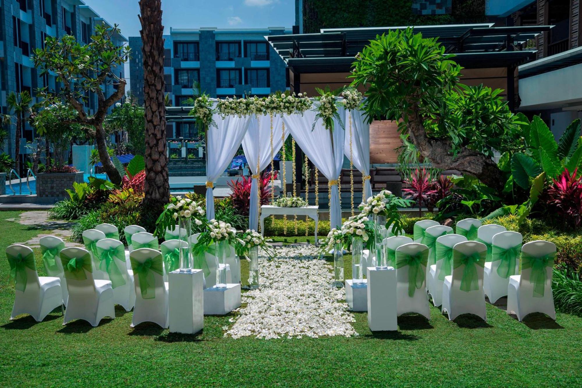 Courtyard By Marriott Bali Seminyak Resort Экстерьер фото The Westin Orchard, Manila